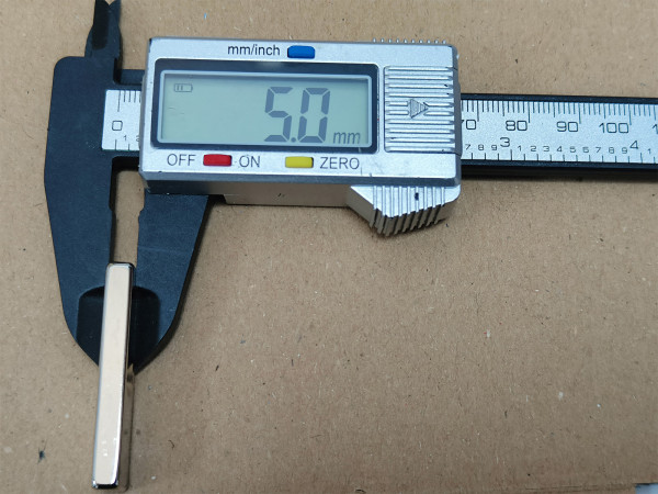 Неодимовий магніт прямоугольник 40x10x5мм під потай 3.5/7мм (зенковка)